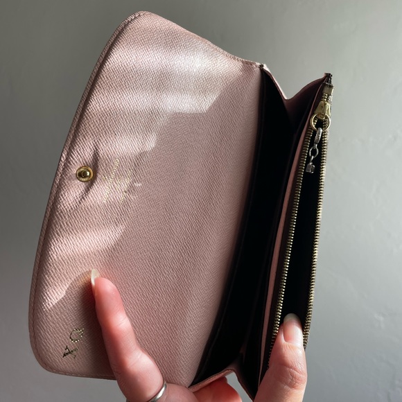 Louis Vuitton Emilie Wallet - Picture 8 of 8